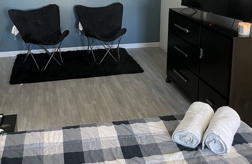 North Bellport Apartment | 2 King Bed Suite Apartment Near The Hamptons/NYC