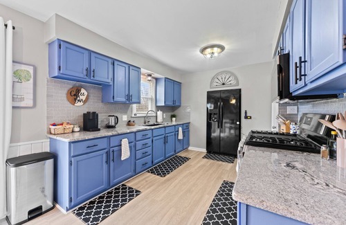 Youngstown House | 2 King Bedroom-Office Space-Garage-Pets Allowed-Millcreek Park