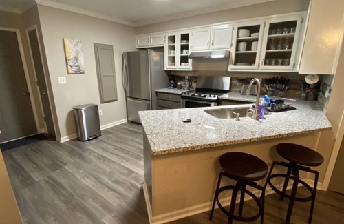 Fayetteville House | 2 King Bedrooms, 2.5 Bathrooms, 1,600 sqft Home