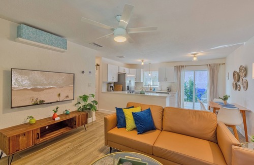 Dunedin Condo | 2 King Beds Free Beach Pass 1 Mile To Honeymoon Island Beach Essentials Included