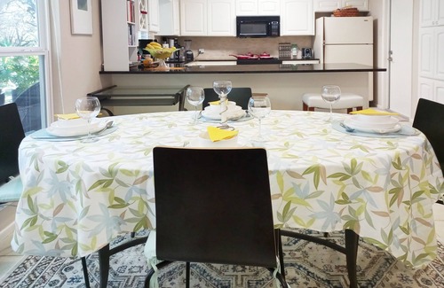 San Marcos House | 2 King Beds in Relaxing Oasis in Texas Hill Country - Free Wi-Fi, Parking, Snack