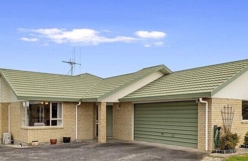Hamilton House | 2 king single beds private room