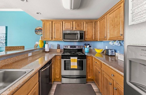 Gulf Shores Condo | 2 KING SUITES, 28' WALL OF WINDOWS, BEACH VIEWS & AMAZING 5-STAR REVIEWS