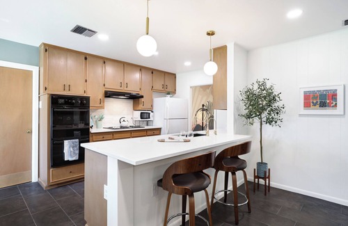 Wetmore House | 2 Kings~1 Queen w/Big Backyard+Fire Pit/n10 min's to Med Center/Airport/6 Flags