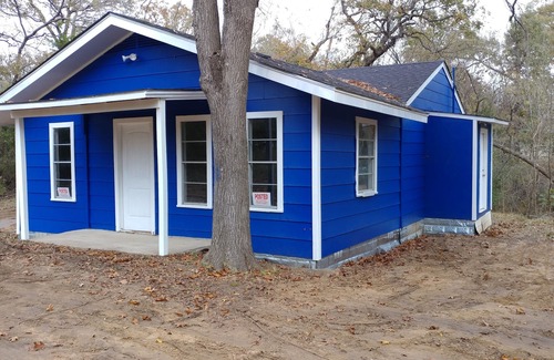 Honey Grove House | 2 Lakes, Fish, Hunt, Kayak, Hike, Equestrian Trails, and Fossil Hunt!