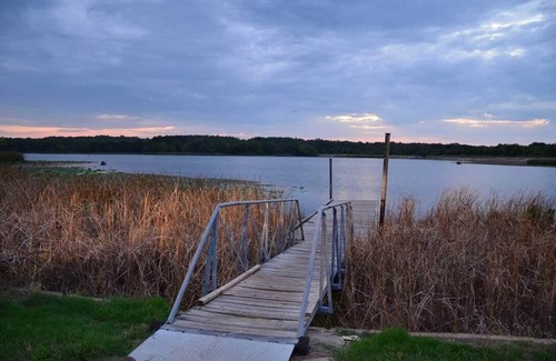 Honey Grove House | 2 Lakes, Fish, Hunt, Kayak, Hike, Equestrian Trails, and Fossil Hunt!