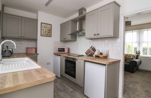 Arnold House | 2 LANE END COTTAGES in Coniston, East Riding Of Yorkshire