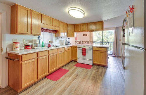 Lemoyne House | 2-Level Home w/Deck: 1/2 Mi to Lake McConaughy!