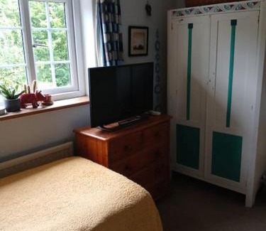 Dartmouth House | 2 Little Meadow Cottages