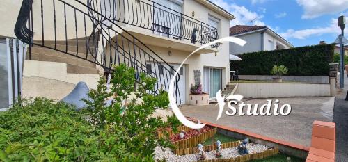 Chambretaud Apartment | 2 logements séparés 2 et 5 couchages au Rez-de-Chaussée à Chambretaud, 5 min Puy du Fou