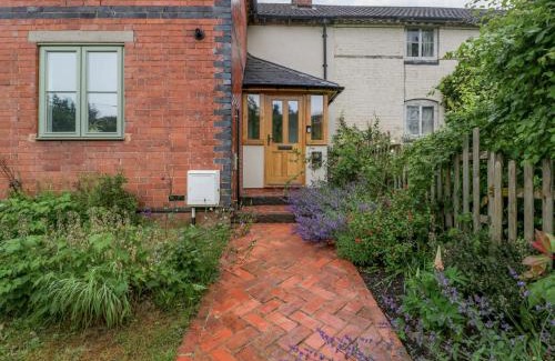 Moreton House | 2 Loxter Villas
