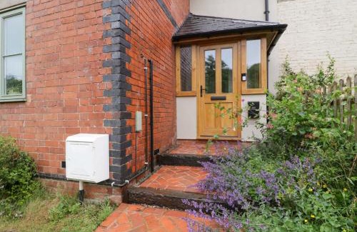 Moreton House | 2 Loxter Villas