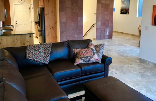 Greenehaven House | 2 Master Suites in This Newly Remodeled Town Home