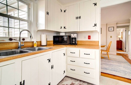 Hyannis House | 2 Mi to Beach: Coastal Retreat in Hyannis!