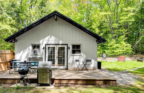 Conway House | 2 Mi to Conway Cozy Cabin with Grill and Yard!