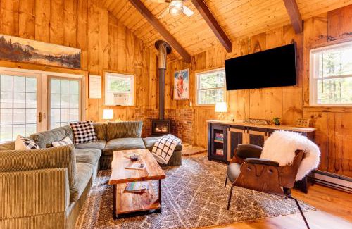 Conway House | 2 Mi to Conway Cozy Cabin with Grill and Yard!