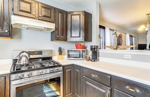Northeast Park Hill House | 2 Mi to Denver Zoo: Family Home w/Porch!
