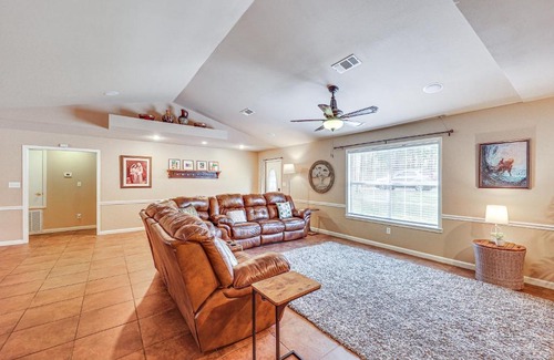 El Dorado House | 2 Mi to Downtown Work and Play at El Dorado Getaway