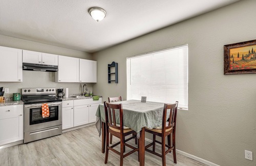 Downtown Phoenix Condo | 2 Mi to Dtwn & Chase Field: Condo w/City View!