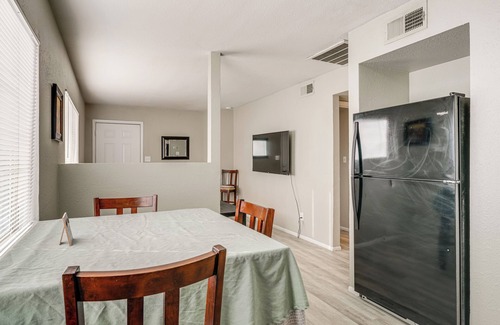 Downtown Phoenix Condo | 2 Mi to Dtwn & Chase Field: Condo w/City View!