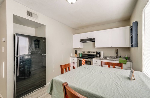 Downtown Phoenix Condo | 2 Mi to Dtwn & Chase Field: Condo w/City View!