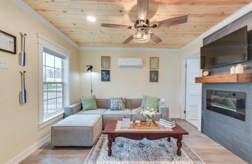East Riverside Apartment | 2 Mi to Dtwn Chic Waco Studio with Fire Pit!