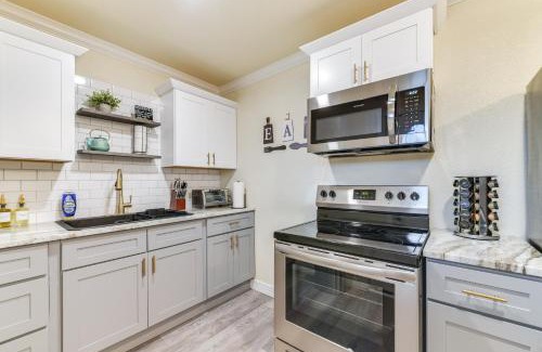 East Riverside Apartment | 2 Mi to Dtwn Chic Waco Studio with Fire Pit!