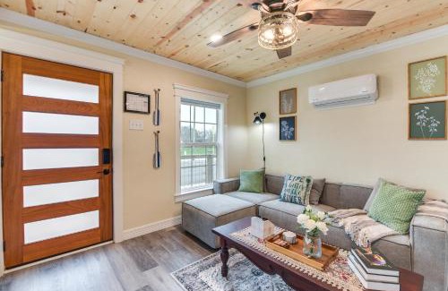East Riverside Apartment | 2 Mi to Dtwn Chic Waco Studio with Fire Pit!