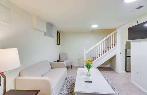 Bloomingdale Apartment | 2 Mi to Dtwn DC: WFH-Friendly Apt