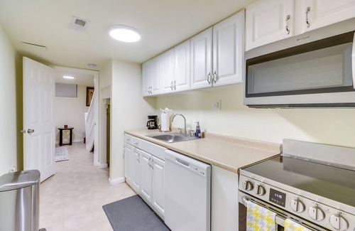Bloomingdale Apartment | 2 Mi to Dtwn DC: WFH-Friendly Apt