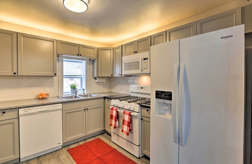 Edgewater House | 2 Mi to Dtwn: Home w/Hot Tub in Denver!
