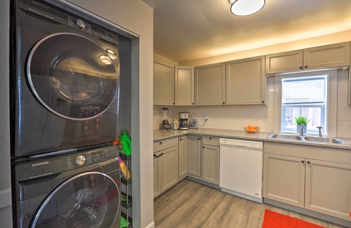 Edgewater House | 2 Mi to Dtwn: Home w/Hot Tub in Denver!