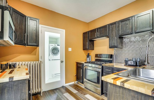 West Side Apartment | < 2 Mi to Dtwn & Mississippi River: West Side Home