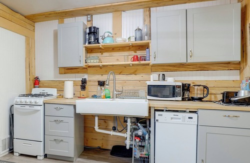 Casper Apartment | 2 Mi to Dtwn: Pet-Friendly Casper Apt!