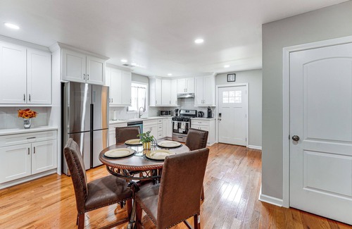Bridgeport House | 2 Mi to Dtwn: Well-Appointed Bridgeport Duplex!