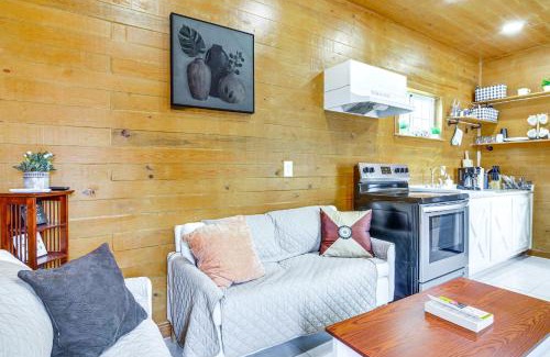 Brownsville House | 2 Mi to Family Attractions Brownsville Cottage!