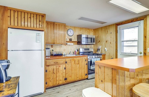 Lander Cabin | 2 Mi to Main Street: Mtn-View Escape in Lander!