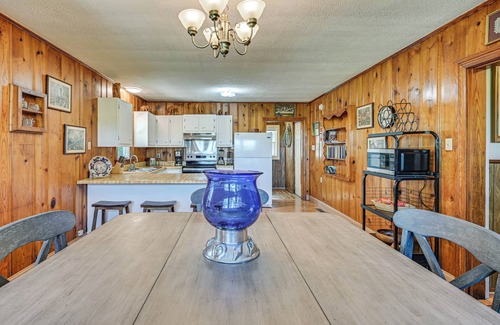 Oak Grove House | 2 Mi to Oak Grove Racing & Gaming: Home on 1 Acre