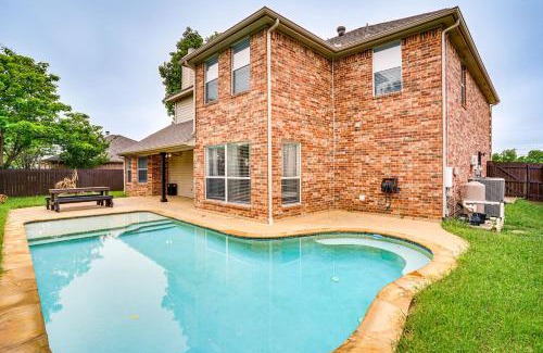 Burleson House | 2 Mi to Old Town Spacious Burleson Vacation Home