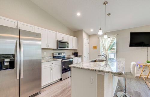 Dunnellon Cottage | 2 Mi to Rainbow Springs: Home w/Hot Tub!