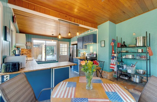 Palmetto House | 2 Mi to Riverwalk: Palmetto Gem w/Fire Pit & BBQ