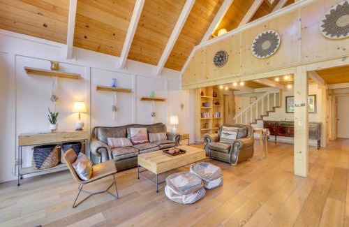 Lake Forest House | 2 Mi to Skylandia Beach Tahoe City Home with Deck