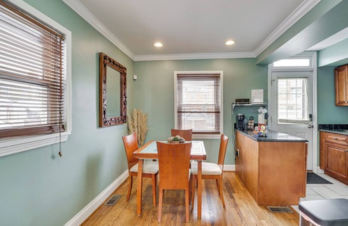Northeast House | 2 Mi to The Fields At RFK Campus: DC Getaway