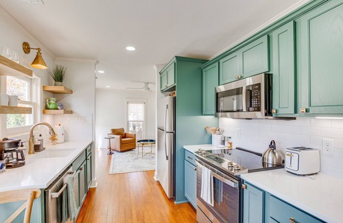 Tyler Apartment | 2 Mi to Tyler Rose Garden: Vibrant Apartment!