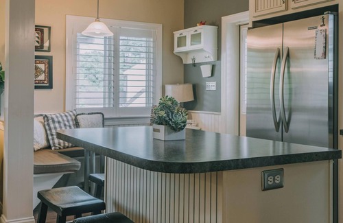 Talmage Apartment | 2 miles from Ephrata-Lititz rail trail! Easy access to local destinations
