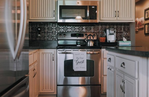 Talmage Apartment | 2 miles from Ephrata-Lititz rail trail! Easy access to local destinations
