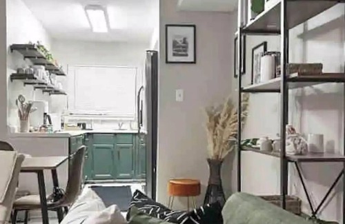 Savannah Condo | 2 miles from river street, fast wifi cozy apt