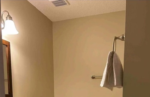 Savannah Condo | 2 miles from river street, fast wifi cozy apt