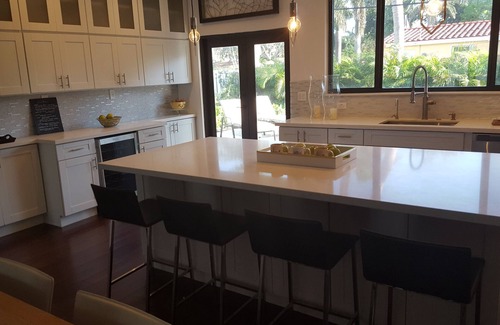 Survey Creek House | 2 Miles from the Beach, Designer Decorated, 3 Bedrooms, 3 Bathrooms