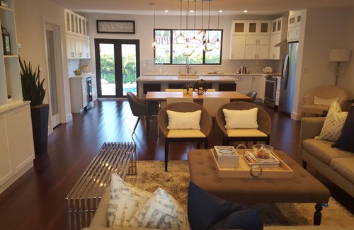 Survey Creek House | 2 Miles from the Beach, Designer Decorated, 3 Bedrooms, 3 Bathrooms